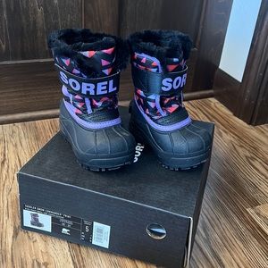 LIKE NEW!! Sorel Toddler Snow Commander Boots - toddler size 5